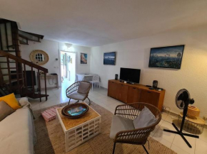 Duplex cosy climatisé avec piscine St Raphael Boulouris